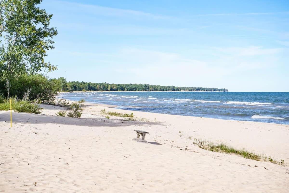 Beach Club Of Oscoda - The Lakeshore Cottage Extérieur photo
