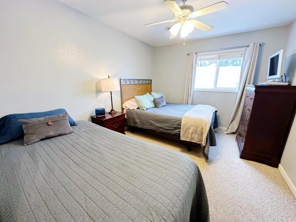 Beach Club Of Oscoda - The Lakeshore Cottage Extérieur photo