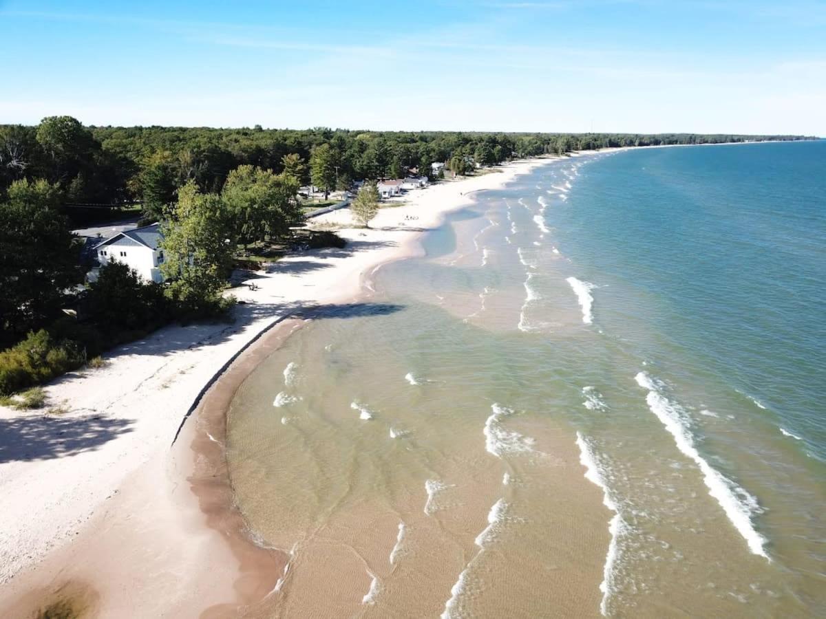 Beach Club Of Oscoda - The Lakeshore Cottage Extérieur photo